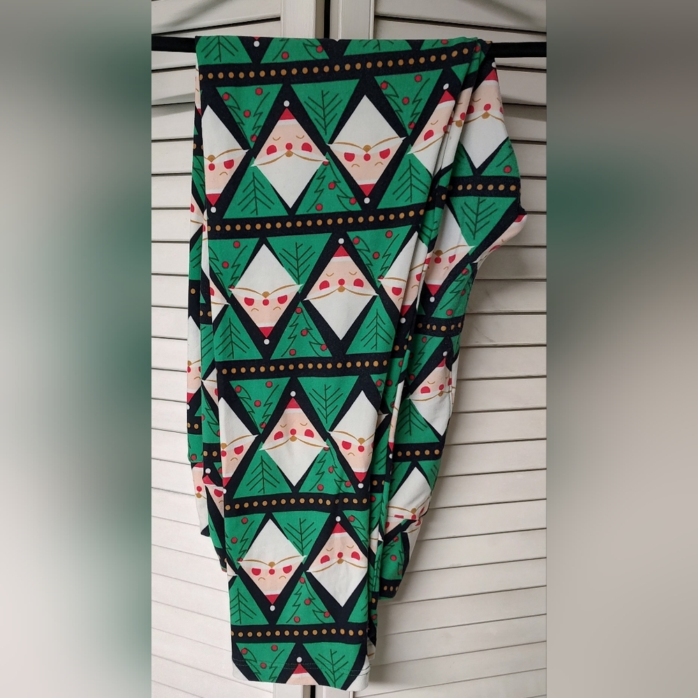 LuLaRoe Tall and Curvy Christmas Leggings